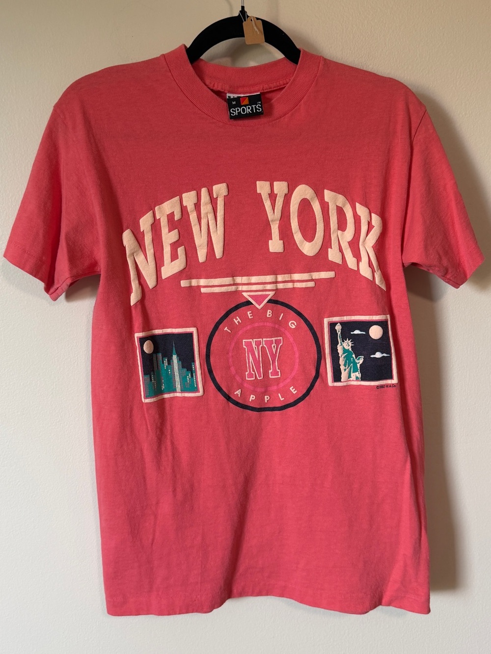 1982 single stitch puff paint NEW YORK pink short sleeved tee shirt fits size XS